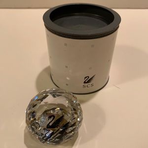 SWAROVSKI COLLECTOR’S SERIES SWAN PAPERWEIGHT.
